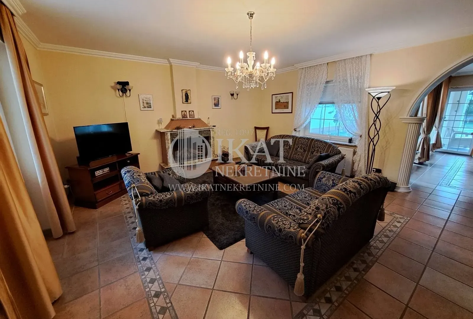 Prodaja, kuća, 250m², Novi Banovci, Stara Pazova