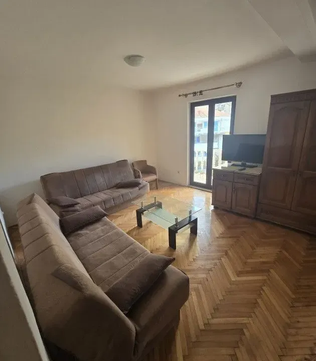 Izdavanje, jednosoban stan, 50m², Budva, Crna Gora