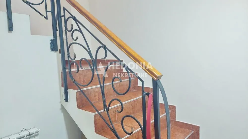 Prodaja, četvorosoban stan, 98m², Zemun Sve Podlokacije, Beograd