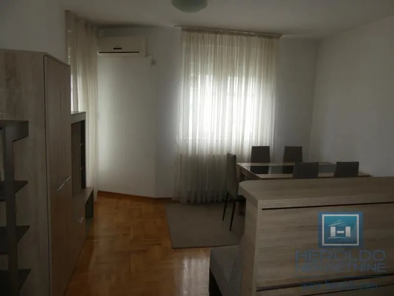 Prodaja, četvorosoban stan, 105m², Vašarište, Jagodina