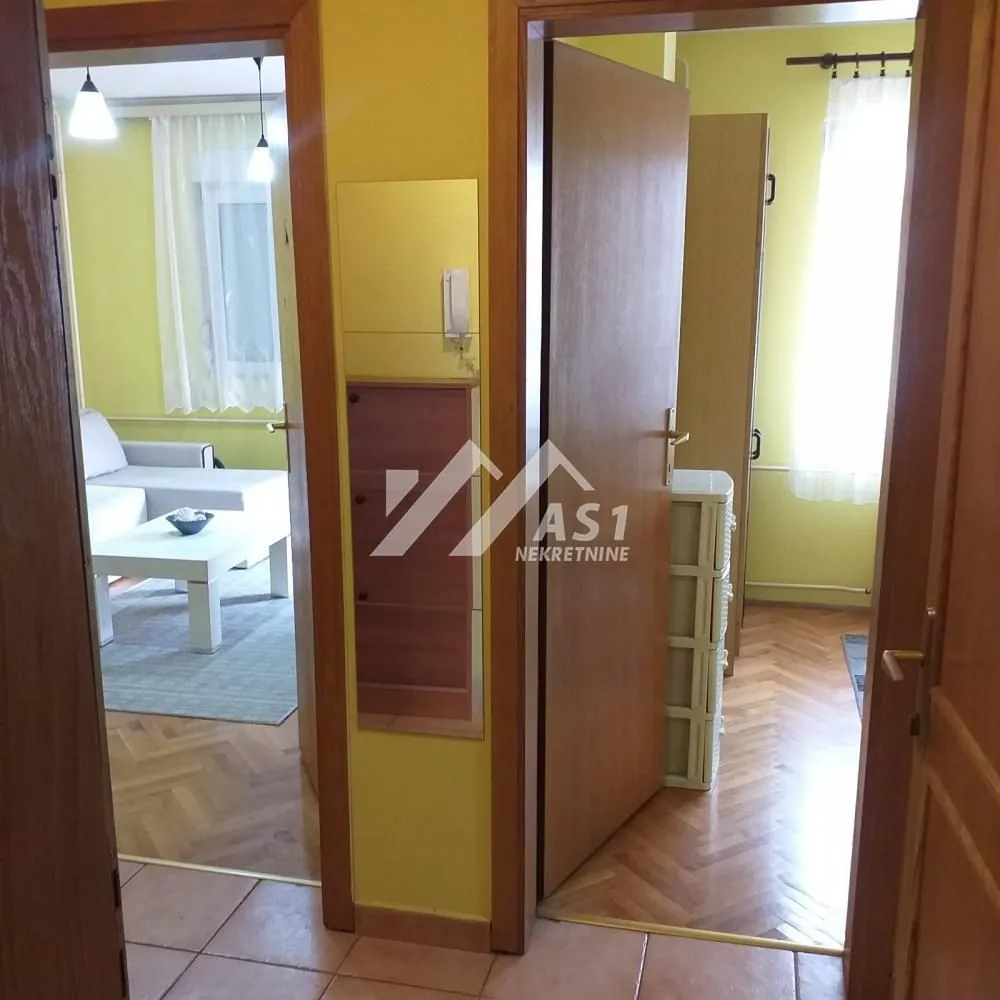 Izdavanje, jednosoban stan, 35m², Adamovićevo Naselje, Novi Sad Sve Podlokacije