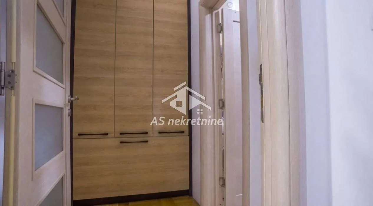 Izdavanje, trosoban stan, 82m², Filmski Grad, Beograd