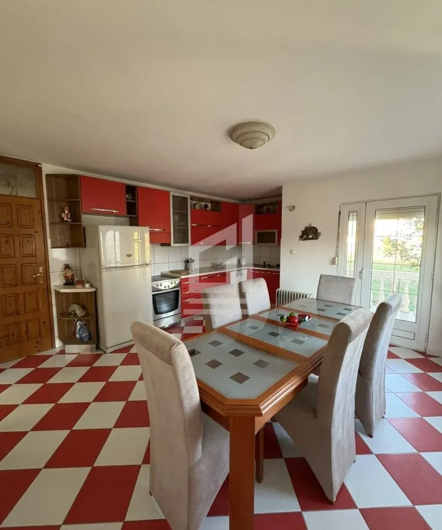 Rent, house, 350m², Zlatica, Podgorica