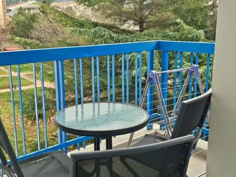 Izdavanje, trosoban stan, 110m², Centar, Bar - image 8