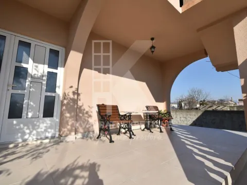 Izdavanje, kuća, 500m², Tološi, Podgorica - image 30