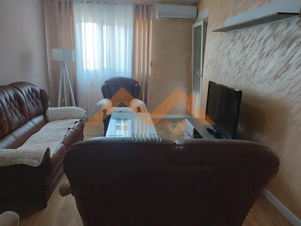 Izdavanje, jednosoban stan, 50m², Central Point, Podgorica