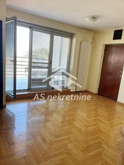 Izdavanje, stan, 207m², Kalenić Pijaca, Vračar Sve Podlokacije