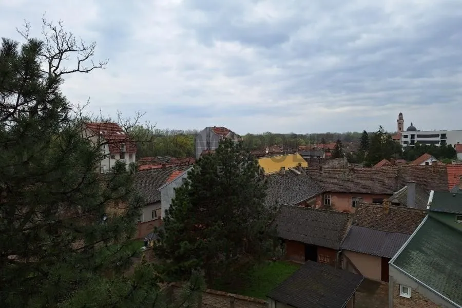 Prodaja, trosoban stan, 83m², Centar, Pančevo