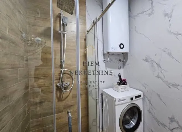 Izdavanje, jednosoban stan, 38m², Centar, Bar