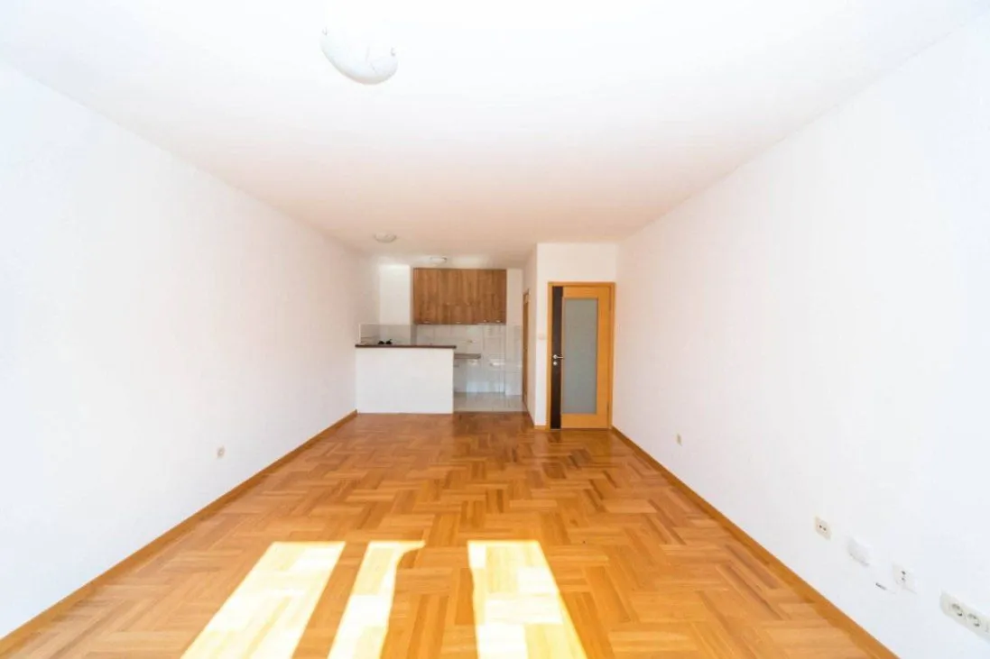 Izdavanje, jednosoban stan, 52m², Pobrežje, Podgorica