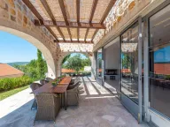 Prodaja, četvorosoban stan, 2000m2, Trebešin, Herceg Novi