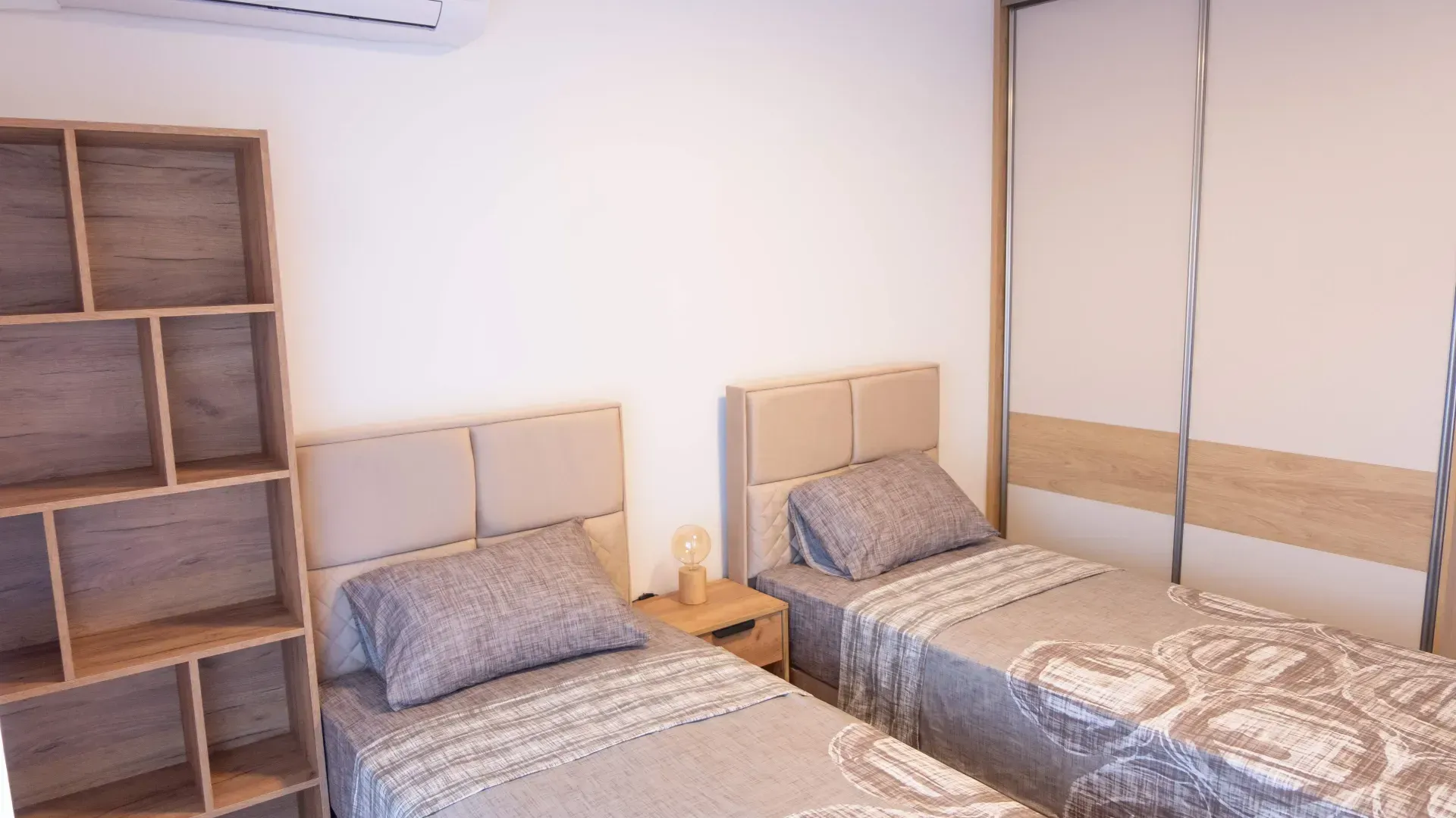 Izdavanje, dvosoban stan, 86m², Centar, Podgorica