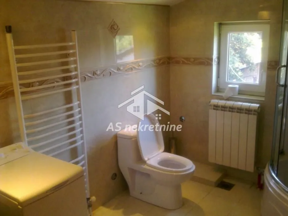 Izdavanje, trosoban stan, 100m², Savski Venac, Beograd