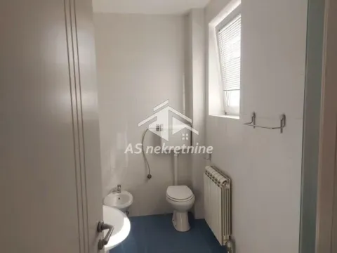 Izdavanje, kuća, 300m², Savski Venac, Beograd - image 32