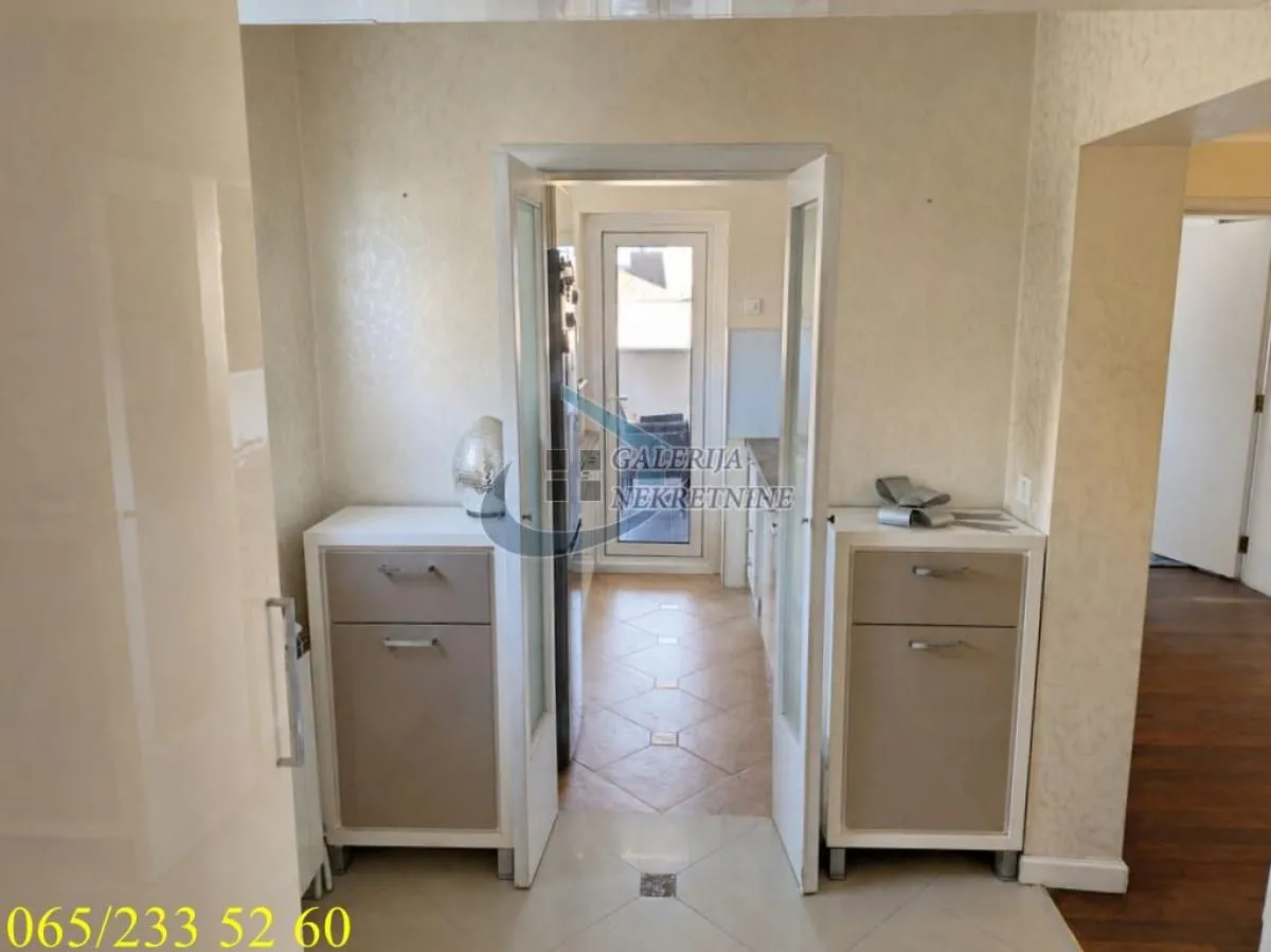 Prodaja, četvorosoban stan, 105m², Vojvode Vlahovica, Beograd
