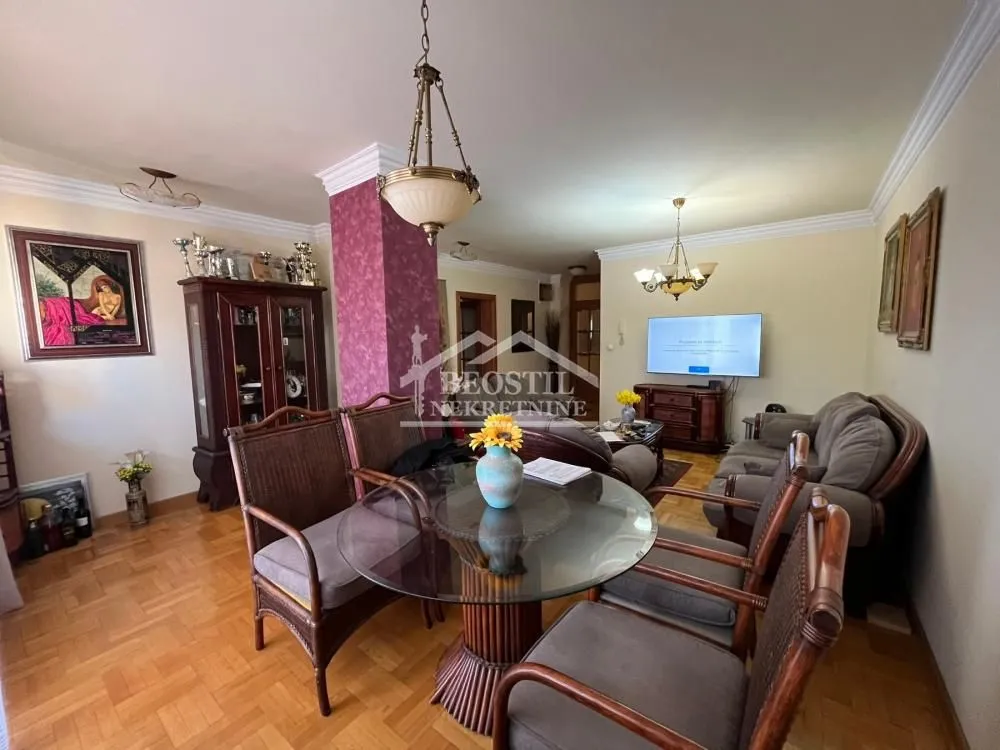 Prodaja, četvorosoban stan, 107m², Centar, Smederevo