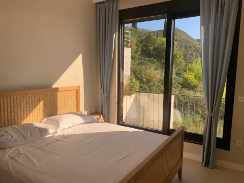 Izdavanje, trosoban stan, 129m², Tivat, Crna Gora - image 2