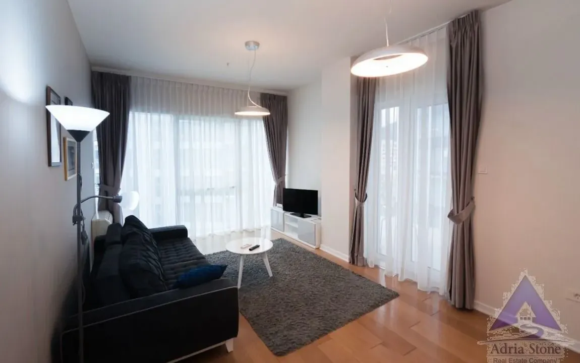 Prodaja, jednosoban stan, 65m², Centar, Budva