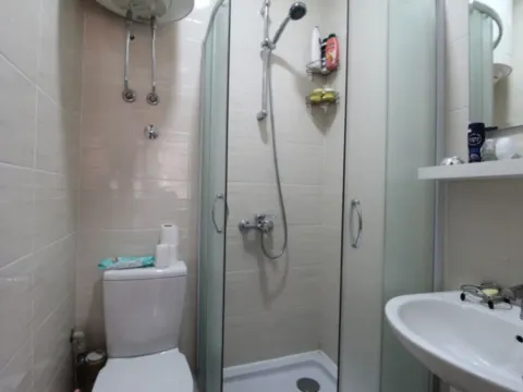 Izdavanje, garsonjera, 35m², Centar, Bar - image 6