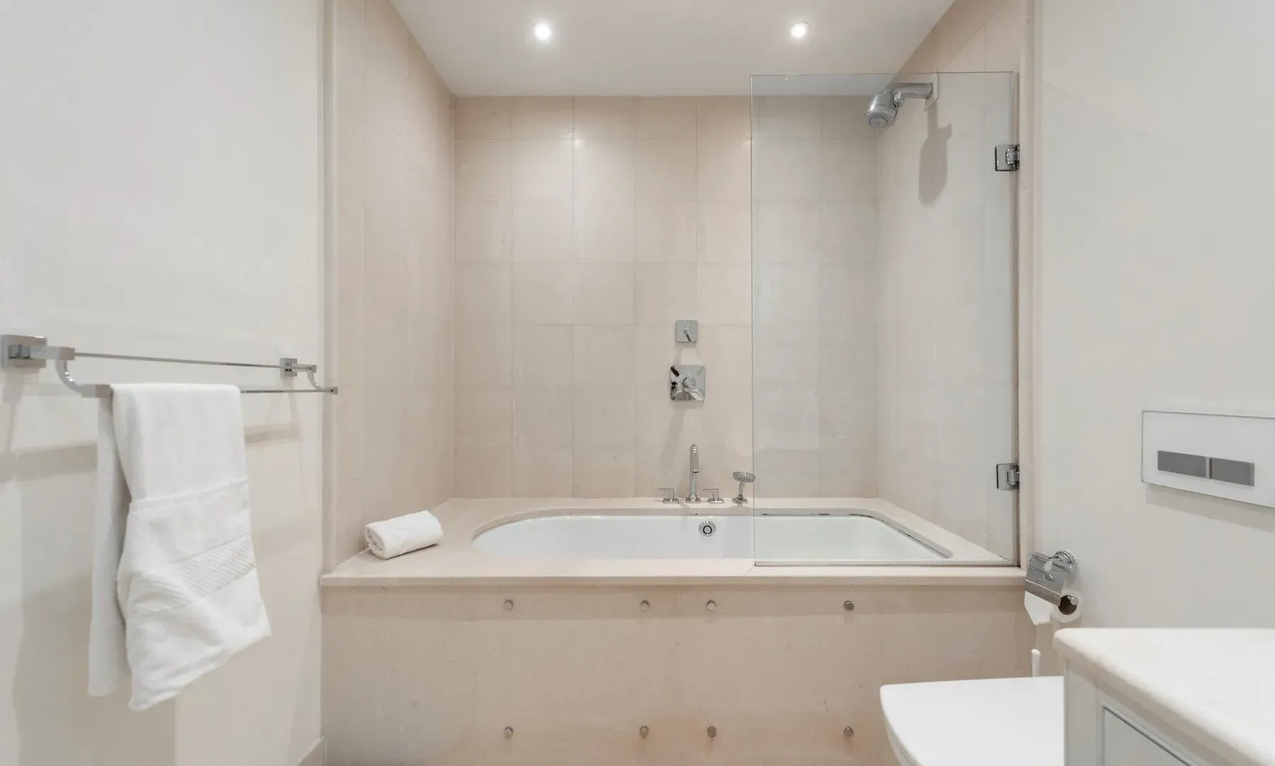 Rent, one bedroom apartment, 119m², Porto Montenegro, Tivat