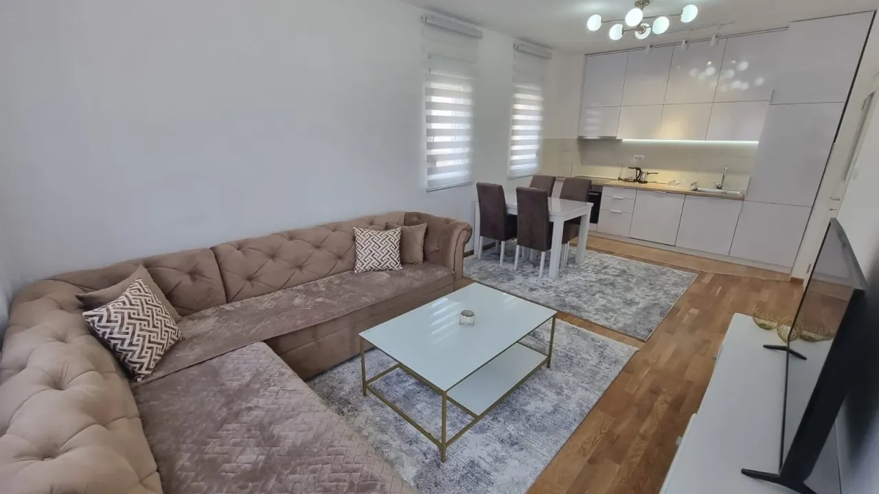 Izdavanje, dvosoban stan, 65m², Stari Aerodrom, Podgorica