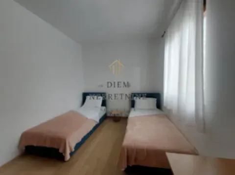 Izdavanje, dvosoban stan, 85m², Dobrota, Kotor - image 3