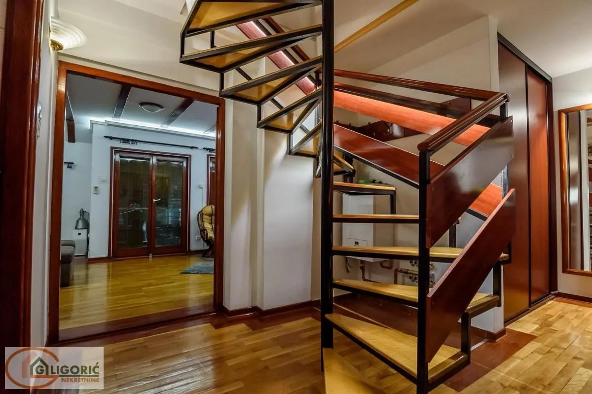 Sale, four bedroom apartment, 104m², Stari Grad, Beograd