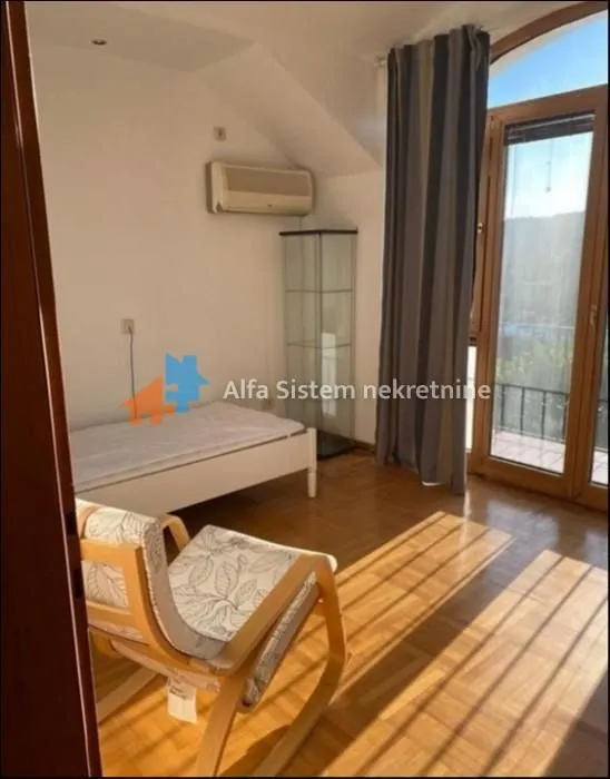 Rent, four bedroom apartment, 250m², Savski Venac, Beograd