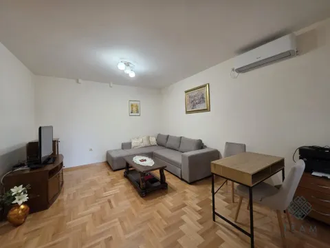 Living room with a sectional sofa, TV, dining table and air conditioning. - image 4