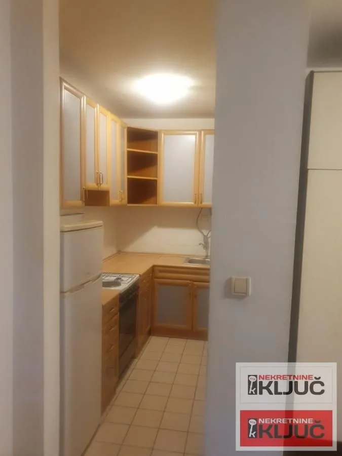 Izdavanje, jednosoban stan, 28m², Bulevar Oslobodjenja, Novi Sad Sve Podlokacije