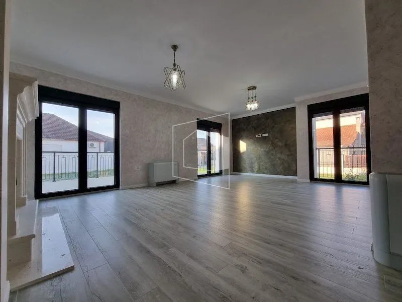 Sale, house, 400m², Tološi, Podgorica