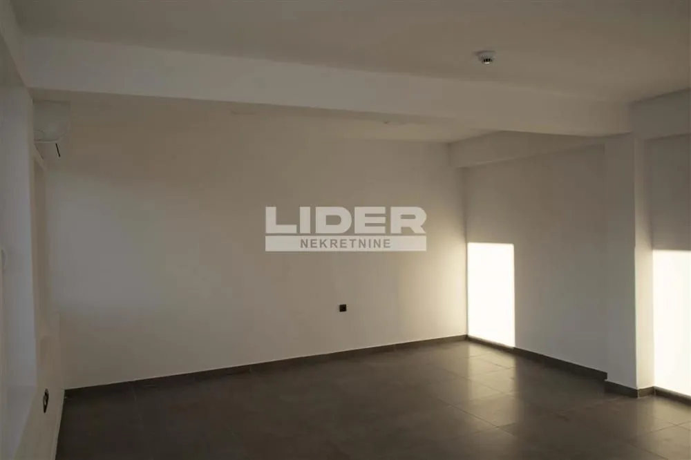 Rent, office space, 1450m², Karaburma, Palilula Sve Podlokacije