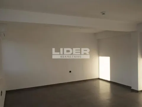 Rent, office space, 1450m², Karaburma, Palilula Sve Podlokacije - image 13