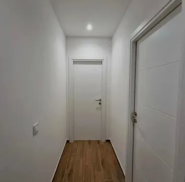 Rent, two bedroom apartment, 60m², Radovići, Tivat - image 7