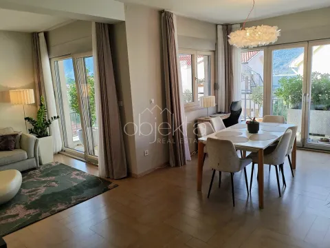 Spacious bright living room with a dining area and access to the terrace. - image 8