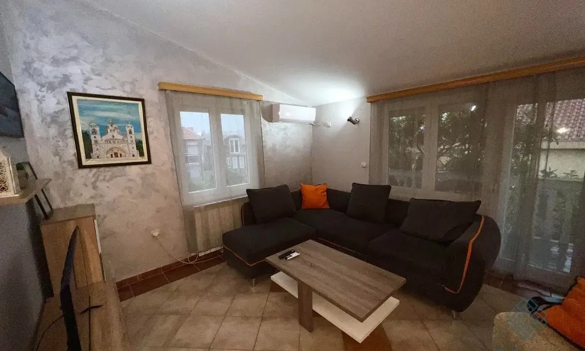 Izdavanje, trosoban stan, 100m², Zabjelo, Podgorica