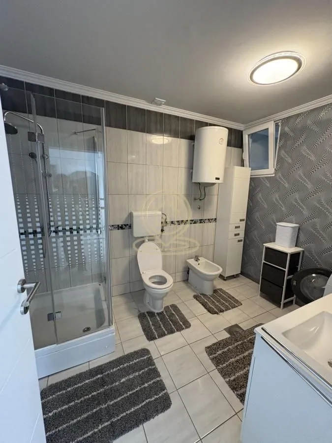 Izdavanje, kuća, 125m², Vidovdansko naselje, Novi Sad Sve Podlokacije