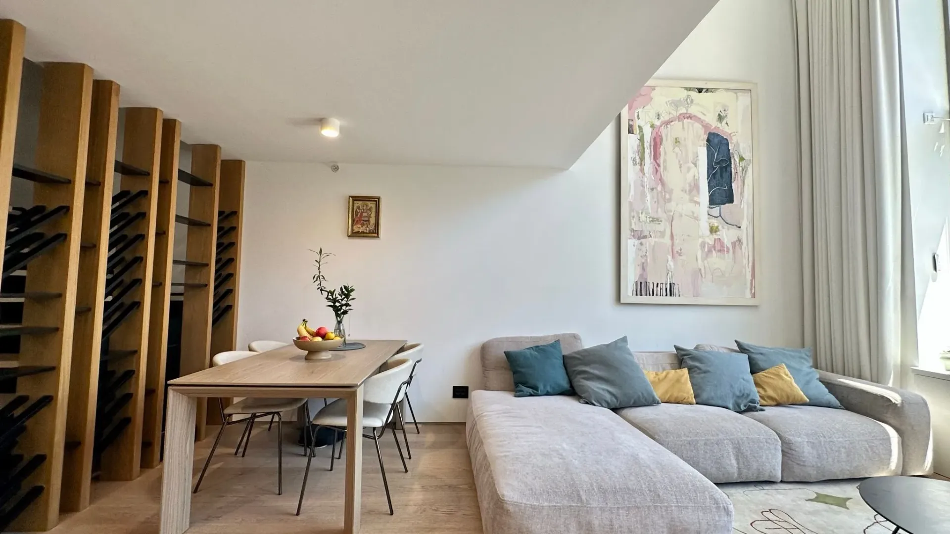 Izdavanje, dvosoban stan, 98m², Centar, Budva