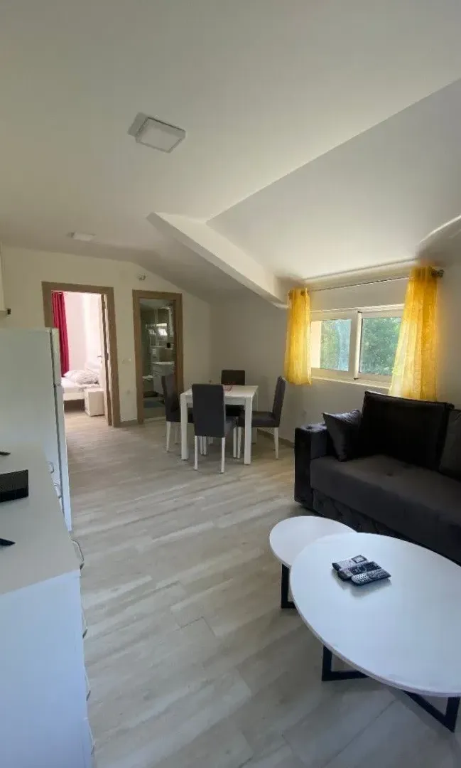 Rent, one bedroom apartment, 40m², Radanovići, Kotor