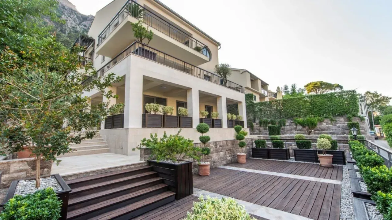 Prodaja, dvosoban stan, 160m², Prčanj, Kotor