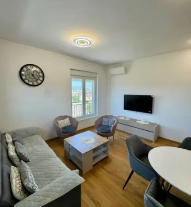 Izdavanje, dvosoban stan, 66m², Stari Aerodrom, Podgorica