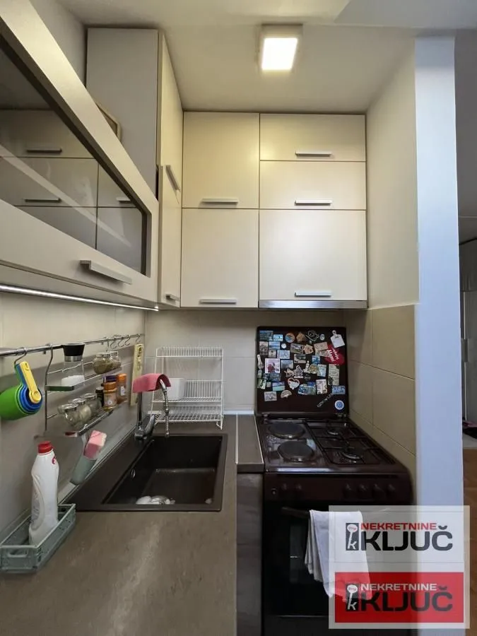 Prodaja, četvorosoban stan, 77m², Bulevar patrijarha Pavla, Novi Sad Sve Podlokacije