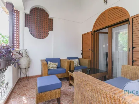 Izdavanje, četvorosoban stan, 300m², Gorica C, Podgorica - image 1