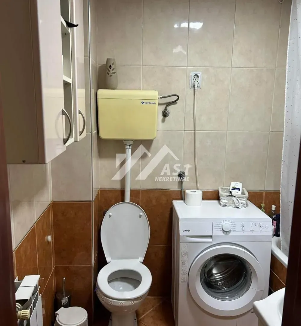 Izdavanje, trosoban stan, 72m², Grbavica, Novi Sad Sve Podlokacije