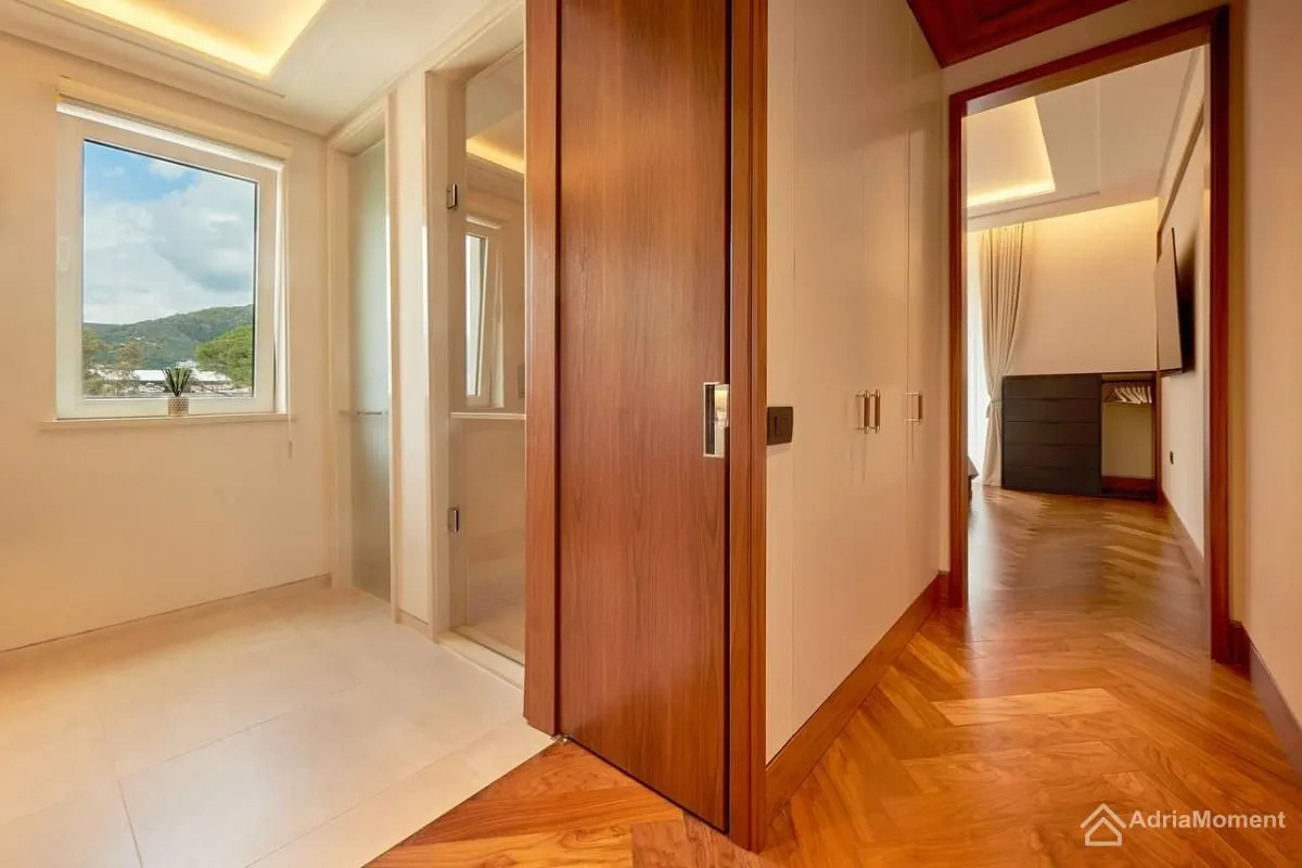 Sale, two bedroom apartment, 160m², Porto Montenegro, Tivat