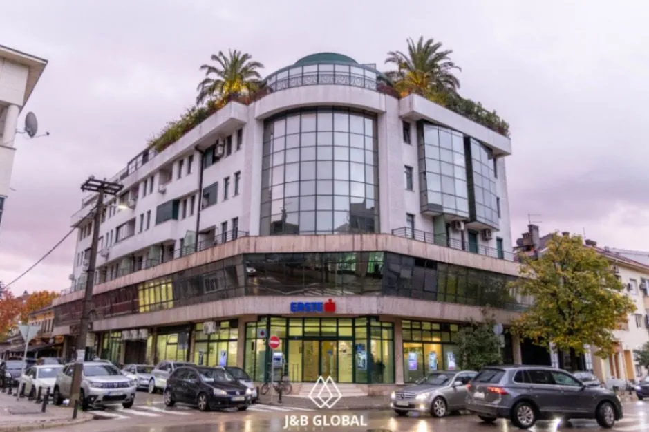 Izdavanje, dvosoban stan, 76m², Centar, Podgorica