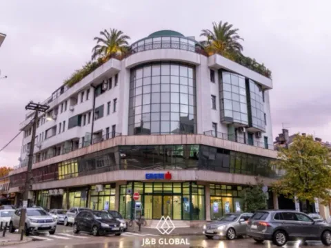 Izdavanje, dvosoban stan, 76m², Centar, Podgorica