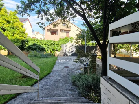 Izdavanje, kuća, 250m², Stari Aerodrom, Podgorica - image 12