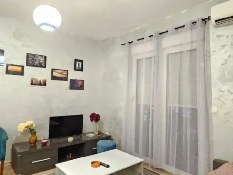 Rent, two bedroom apartment, 60m², City Kvart, Podgorica - image 8
