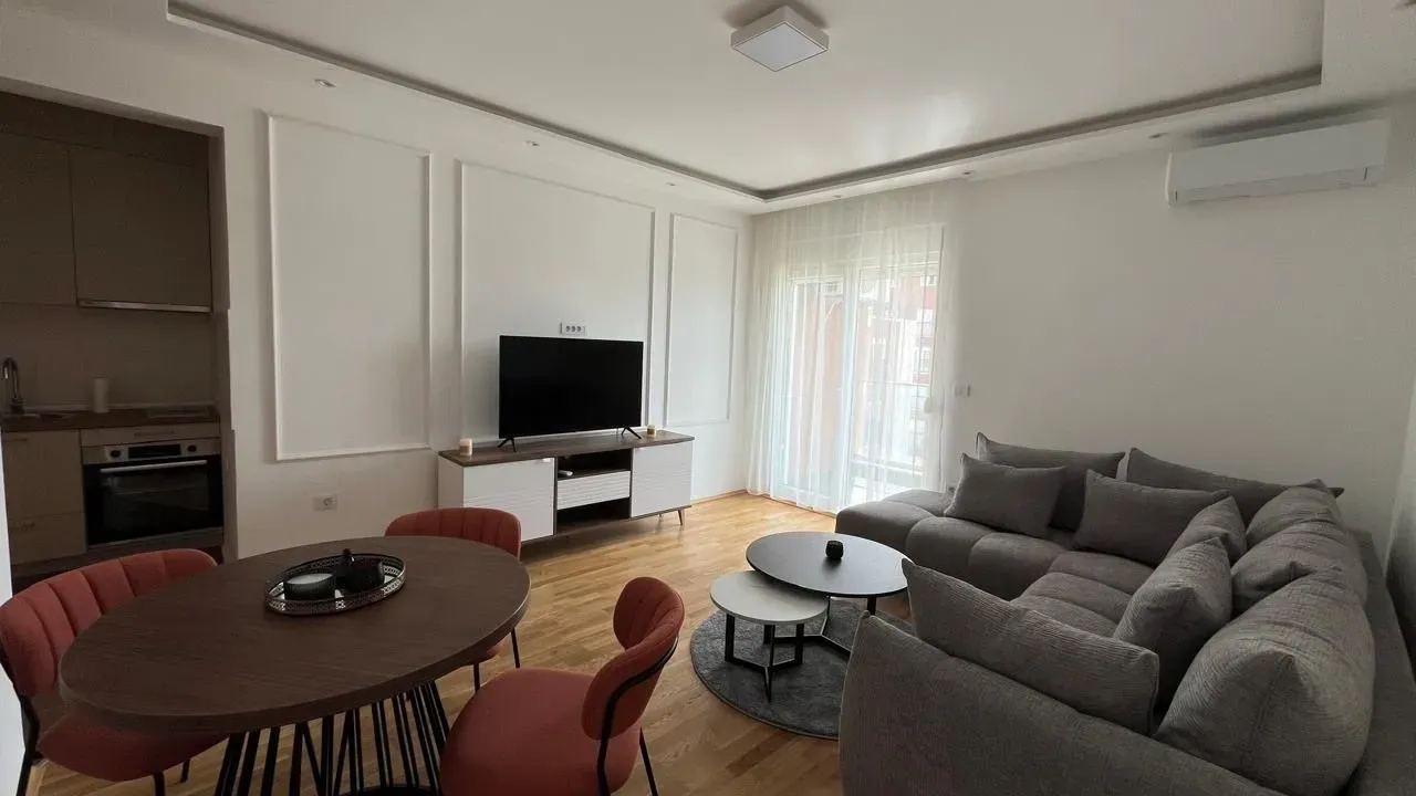 Izdavanje, jednosoban stan, 57m², Stari Aerodrom, Podgorica